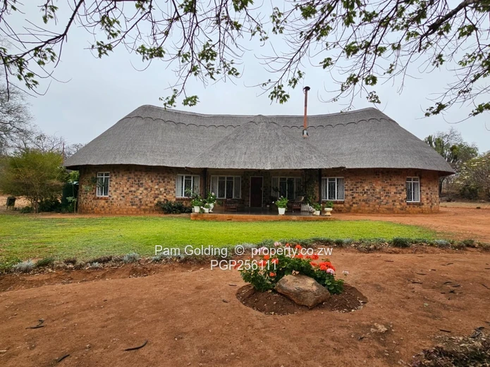 Charming 4 Bedroom Thatched Home