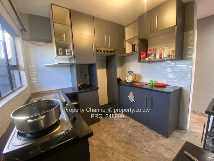 Glaudina 3-Bed: Modern Tiles, Built-ins & Borehole