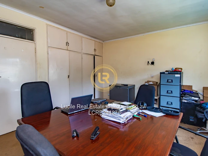 Spacious 2-Bed Apartment at Beaufort Manor, Avenues | Garage