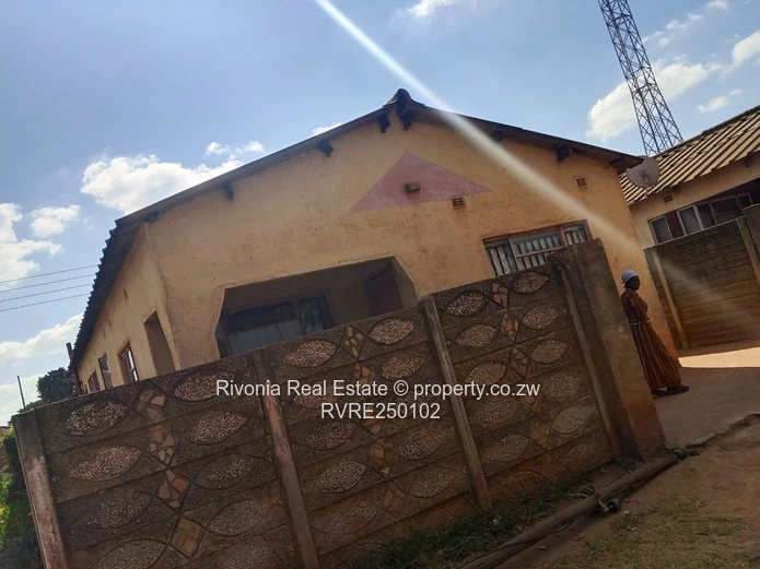 5-Bed Kuwadzana Home with Veranda & Secure Windows