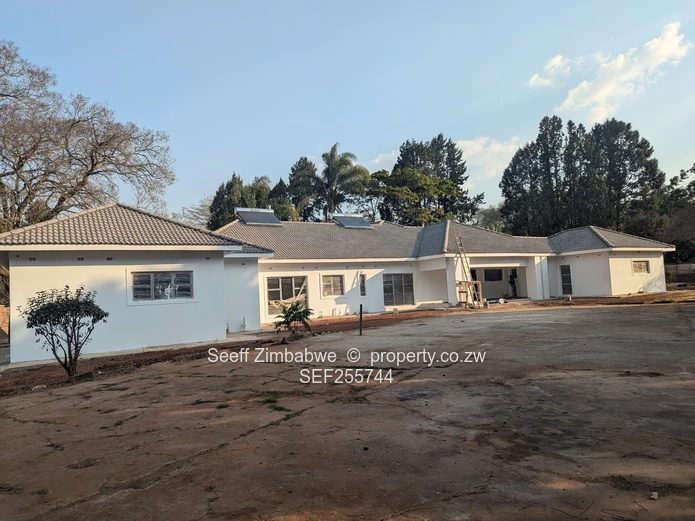 Spacious 5-Bedroom Executive Property with 3-Bedroom Cottage