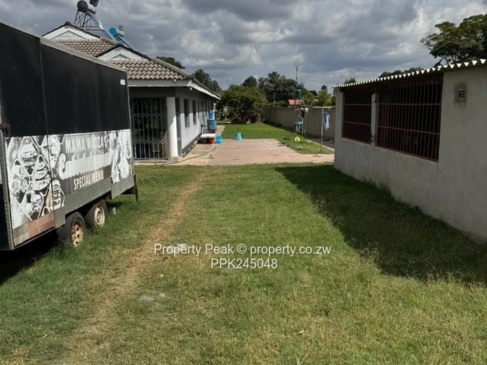 Beautiful Hatfield 5-Bed Home on 1,870m² — Solar System, Borehole