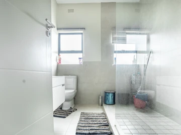 2 Bedroom Flat & Apartment