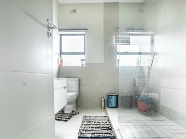 2 Bedroom Flat & Apartment