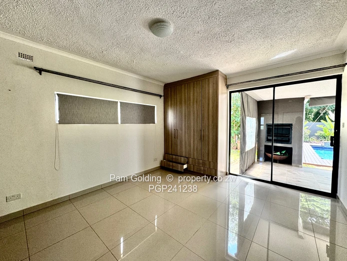 Upmarket Townhouse - Helensvale 