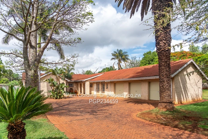 Spacious Vainona Home With A Cottage