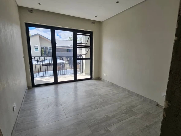 3 Bedroom Flat & Apartment