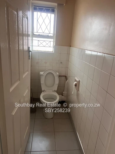 2 Bed Flat To Let 