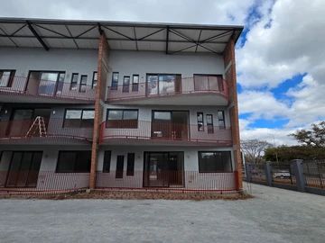 2 Bedroom Flat & Apartment