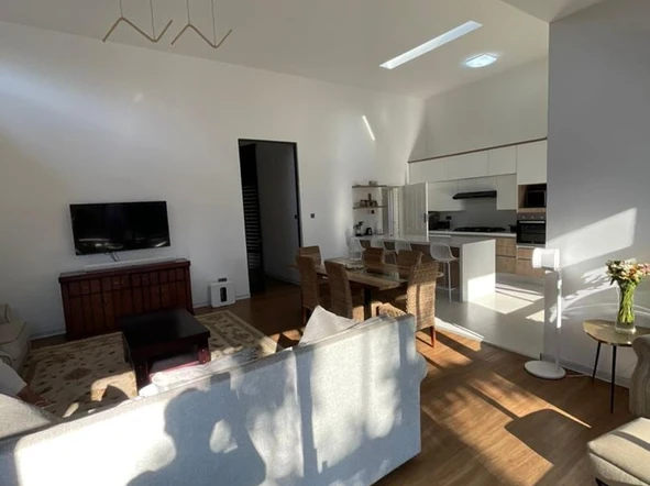 4 Bedroom Flat & Apartment