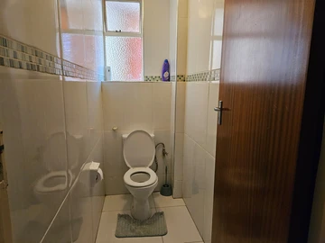 2 Bedroom Flat & Apartment