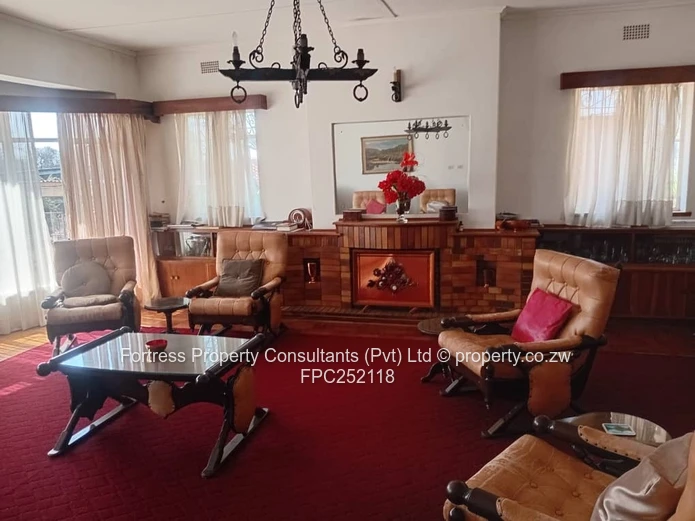 Spacious 3-Bed Home on 9 136m² with Massive Re-Development Potential
