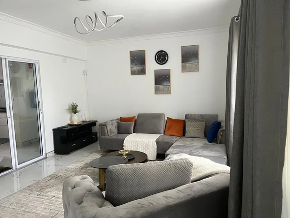 2 Bedroom Flat & Apartment