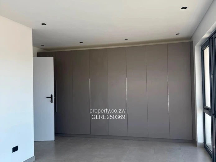 Modern 4-Bed Flat in Borrowdale — Borehole & Solar