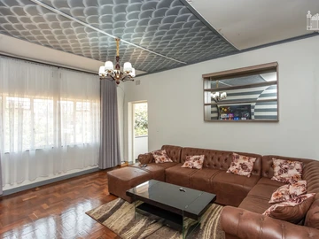 2 Bedroom Flat & Apartment