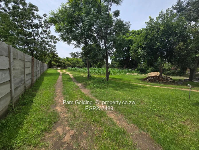  A Vacant Stand With A 4-roomed Cottage (Sole Mandate)