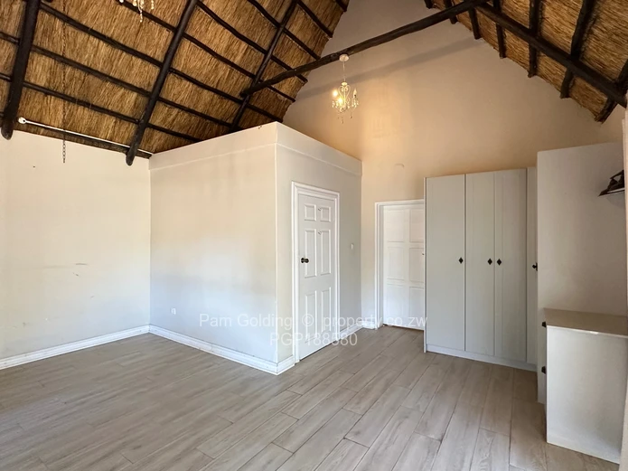 Cosy Modern Living Space - Pomona 