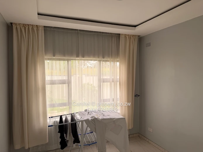 2 bed cluster in Arlington with borehole ,back up solar system 