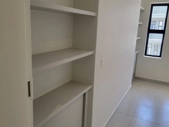 2 Bedroom Flat & Apartment