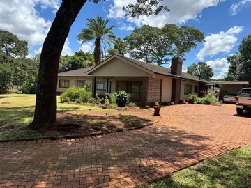 Spacious 5-Bed Mandara Home with Pool & Borehole