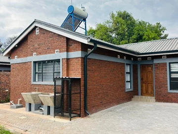 4 Bedroom Garden Flat