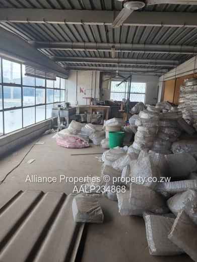 Msasa industrial warehouse with 375sqm warehouse space