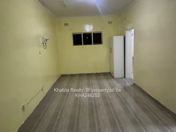Old Marlborough Bedsitter for rent 
