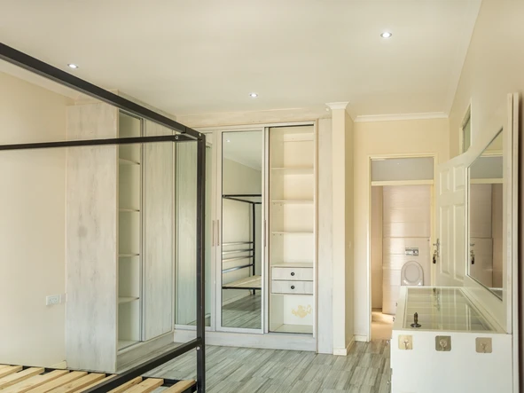 3 Bedroom Flat & Apartment