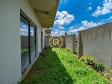 2 Bedroom Flat & Apartment