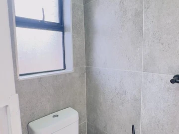 2 Bedroom Flat & Apartment