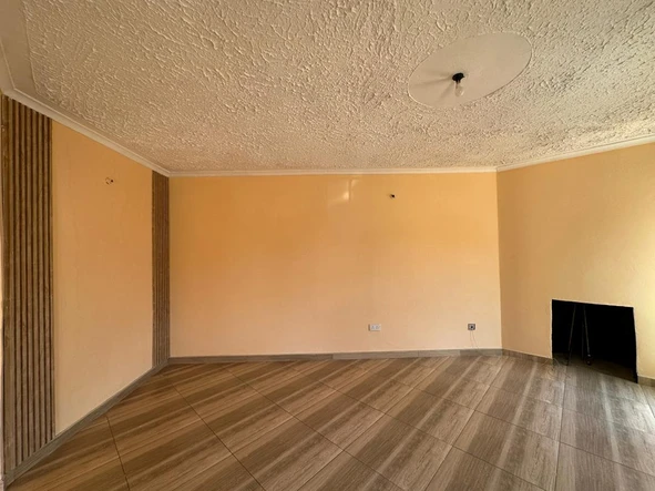 3 Bedroom Flat & Apartment
