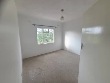2 Bedroom Flat & Apartment