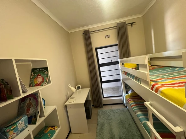 2 Bedroom Flat & Apartment