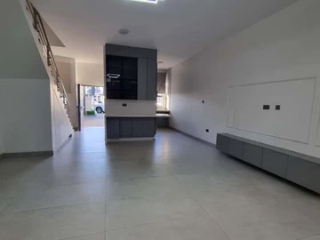 2 Bedroom Flat & Apartment