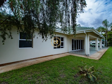 4 Bedroom Flat & Apartment