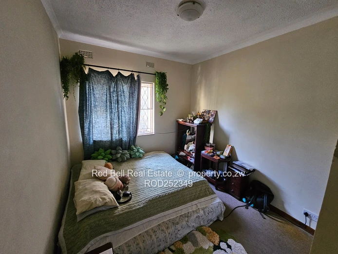 Neat 3-bedroom townhouse in well-established complex