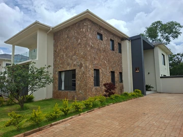 5 Bedroom Flat & Apartment