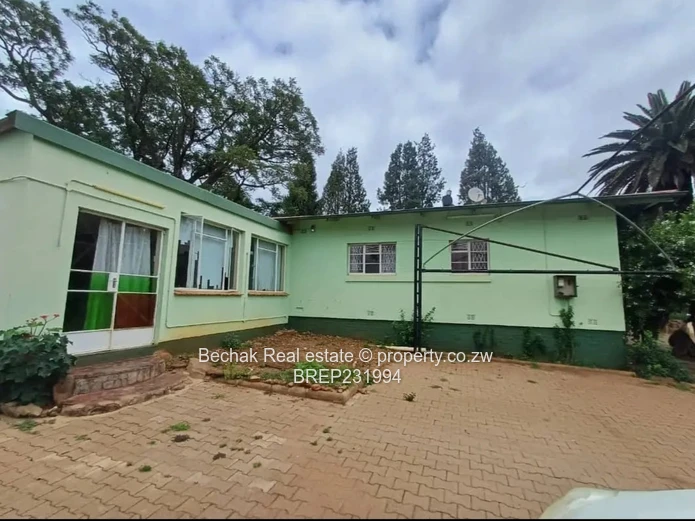 Family Home in Famona — 3BR, Pool & Borehole on 1800m²