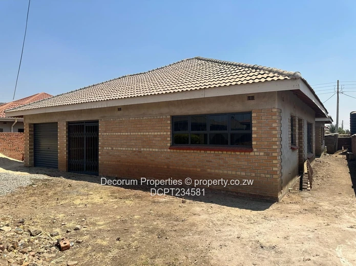 Madokero – Spacious 4-Bedroom House for Sale