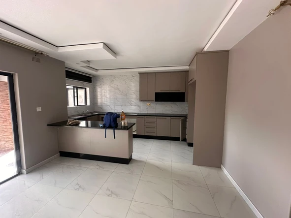 3 Bedroom Flat & Apartment