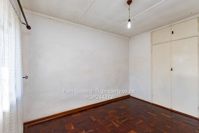 3 Bedroom Duplex Flat for Sale in Eastlea