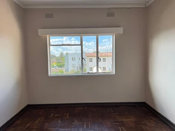 2 Bedroom Flat & Apartment