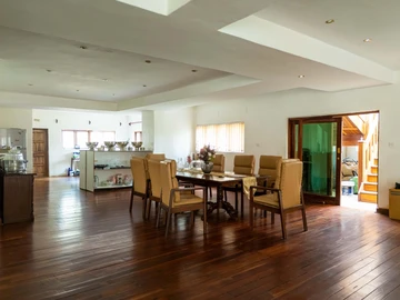 7 Bedroom House