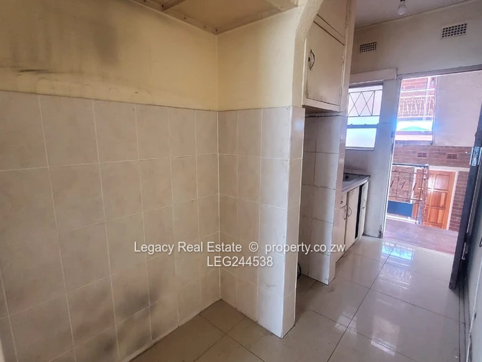 Secure Avenues Flat With Borehole & Parking