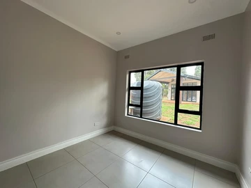 4 Bedroom Flat & Apartment