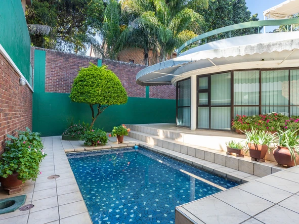 3 Bedroom Flat & Apartment