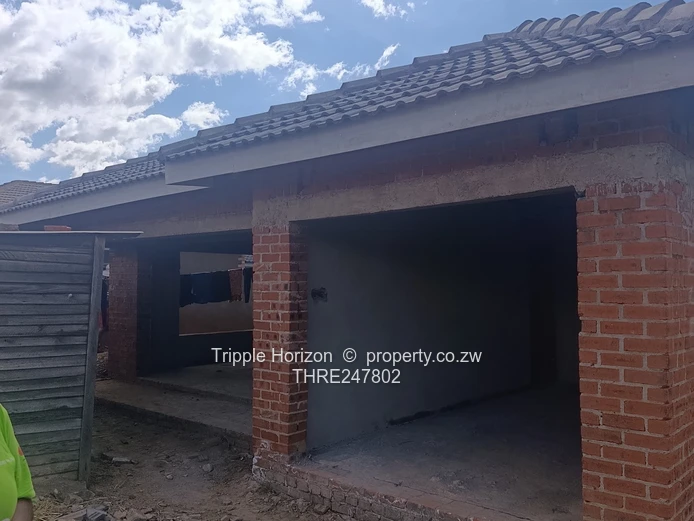 5-Bed Shell on Main Road, Glaudina — En-suite & Fireplace