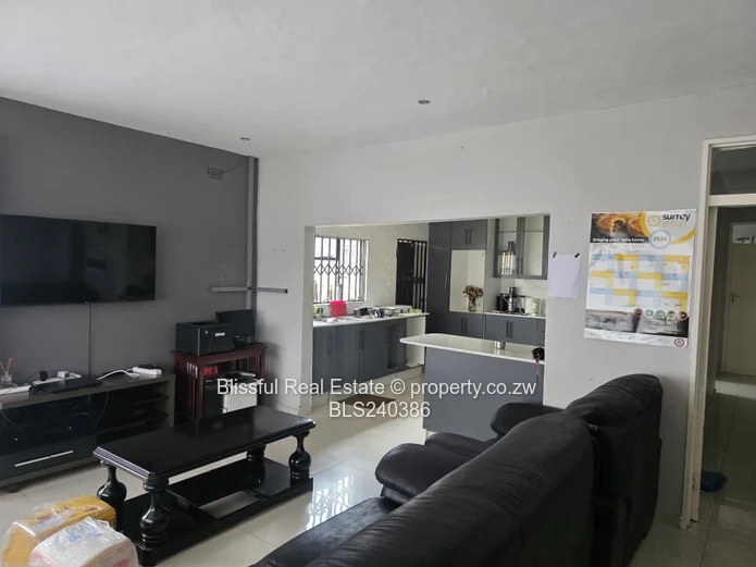 House For sale in Fairview park  Ruwa