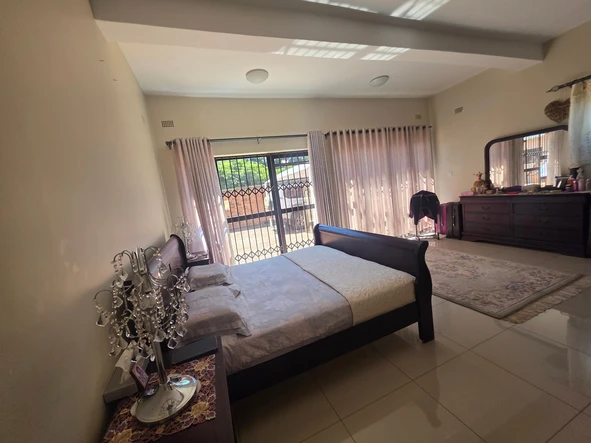 6 Bedroom House