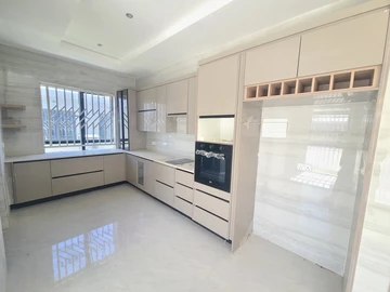 3 Bedroom Flat & Apartment